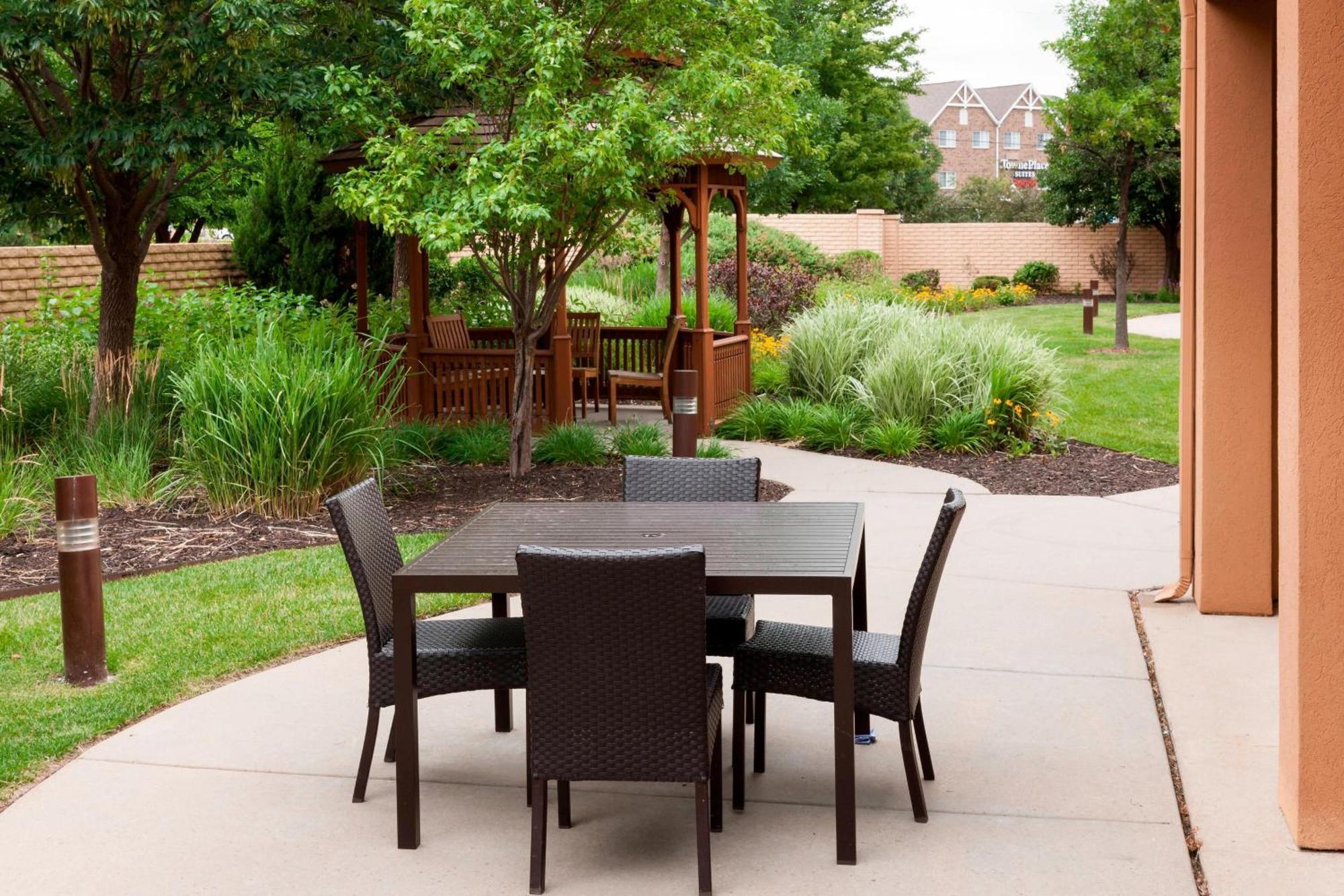 Hotel Courtyard By Marriott East 3*